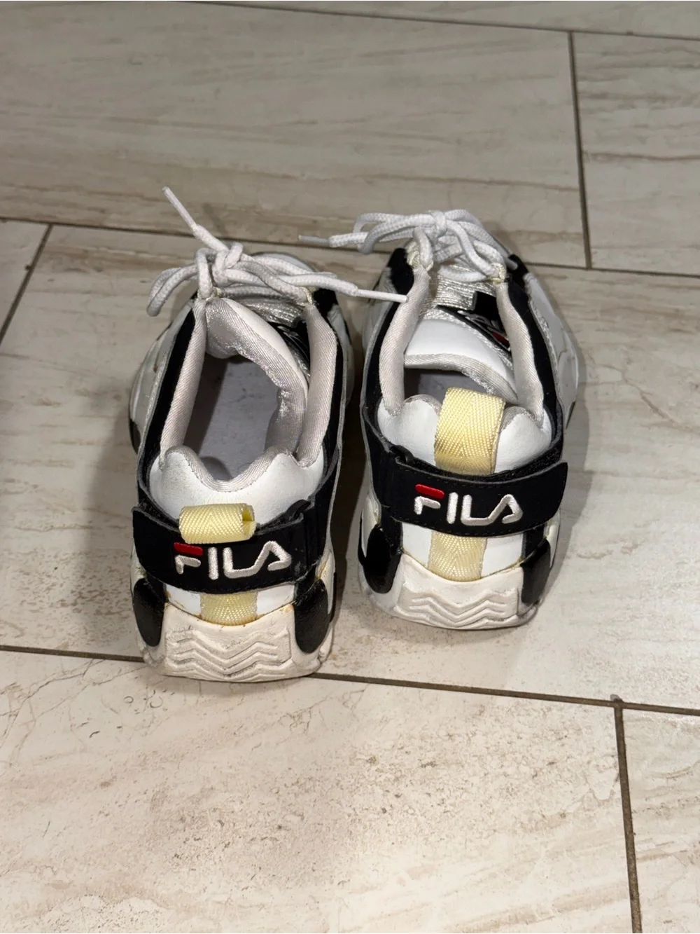VINTAGE VERY OLD FILA White and Black Chunky Sneakers